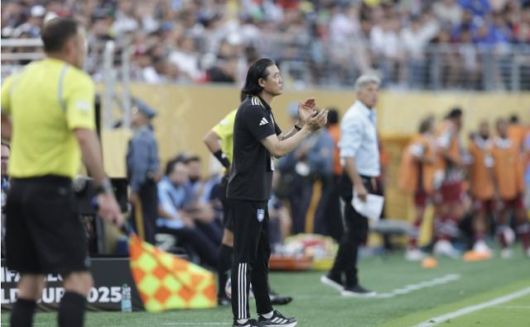 김판곤 울산HD 감독이 22일(한국시간) 미국 뉴저지주 이스트 러더퍼드의 메트라이프 스타디움에서 열린 플루미넨시(브라질)와의 2025 클럽 월드컵 조별리그 F조 2차전에서 선수들에게 지시하고 있다. 한국프로축구연맹 제공