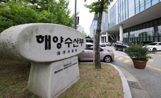 이재명 대통령이 24일 해양수산부의 부산 이전을 연내에 이행할 수 있도록 방안을 검토하라고 지시했다. 사진은 이날 정부세종청사 해수부 모습. 뉴스1