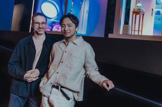 어쩌면 해피엔딩 박천휴(오른쪽) 윌 애런슨. ⓒMatthew Murphy