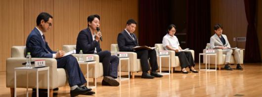 24일 부산 남구 BNK부산은행 본점 대강에서 열린 '2025 미지답 부산 포럼' 프로그램 중 하나인 종합 토론이 진행되고 있다. 부산=하상윤 기자