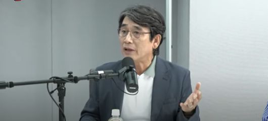 유시민 작가가 24일 유튜브 채널 '매불쇼' 라이브 방송에 출연해 발언하고 있다. 매불쇼 채널 캡처