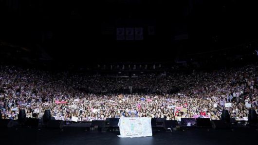 백현이 성공적인 미국 투어의 시작을 알렸다. 아이앤비100 제공