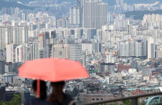 1일 서울 남산에서 아파트 단지가 내려다보이고 있다. 뉴시스
