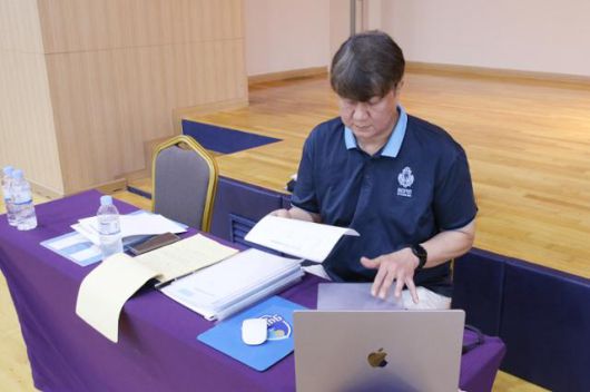 손창환 고양 소노 신임 감독은 개인 노트북을 직접 들고 다니며 자료들을 정리한다. 소노 제공