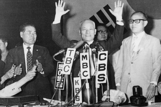 1971년 신민당 전당대회에서 김대중을 제치고 당수로 선출된 김홍일의 모습. 한국일보 자료사진