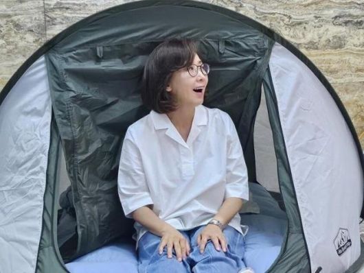 국회 본청에 텐트를 치고 김민석 국무총리 후보자 지명 철회를 요구하는 숙식 농성 중인 나경원 국민의힘 의원. 나 의원 인스타그램 캡처