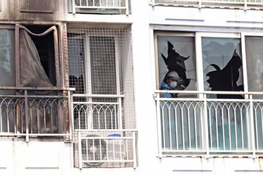 3일 어린이 2명이 숨진 부산 기장군 한 아파트 화재 현장에서 소방당국과 경찰 등 관계 기관이 합동감식을 벌이고 있다. 뉴스1