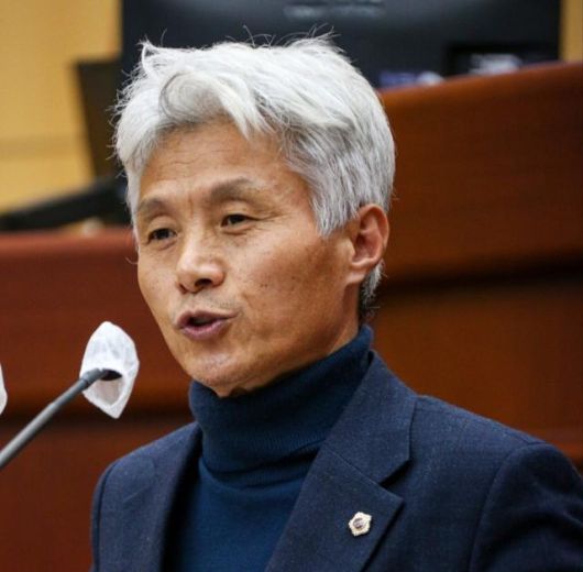 동학농민혁명 참여자 유족에게 수당을 지급하는 내용의 조례를 지난해 대표 발의한 전북도의회 소속 염영선 의원. 염 의원 제공