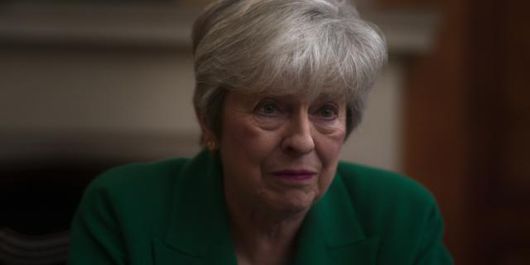 테레사 메이 전 영국 총리는 그렌펠 화재 당시 정부의 미숙한 대응과 과오를 인정한다. 넷플릭스 제공