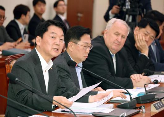 지난6월 27일 서울 여의도 국회에서 열린 제426회 국회(임시회) 외교통일위원회 제2차 전체회의에서 안철수 의원이 의사진행 발언하고 있다. 뉴시스