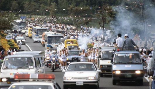 1988년 개최된 서울올림픽 당시 성화 봉송 장면. 한국일보 자료사진