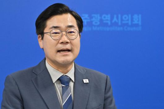 박찬대 더불어민주당 대표 후보가 7일 오전 광주 서구 광주시의회에서 기자회견을 열고 있다. 광주=뉴시스