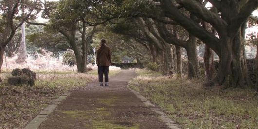 영경은 술 때문에 수환 곁을 떠나나 이내 돌아오기를 반복한다. 시네마 달 제공