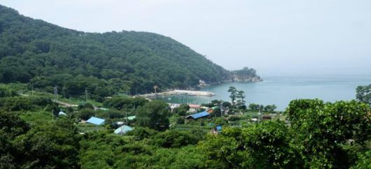 부산 가덕도 외양포와 마을 전경. 안창모 제공