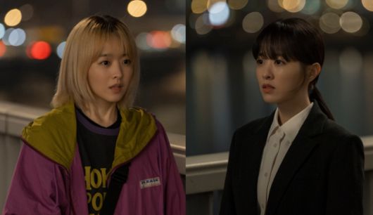 배우 박보영이 1인 2역으로 연기한 미지(왼쪽)와 미래. tvN 제공