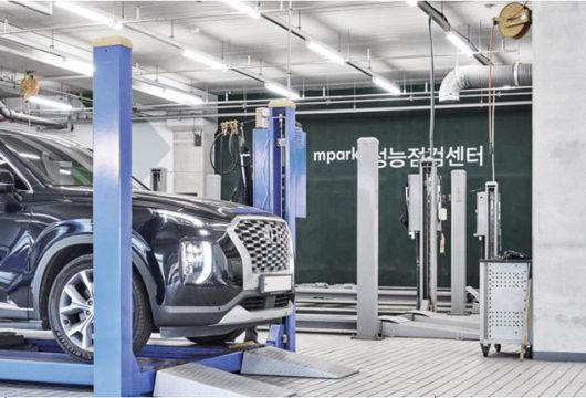 인천 서구 엠파크 내 성능 점검 센터에서 한 차량이 성능 점검을 앞두고 있다. 엠파크 제공