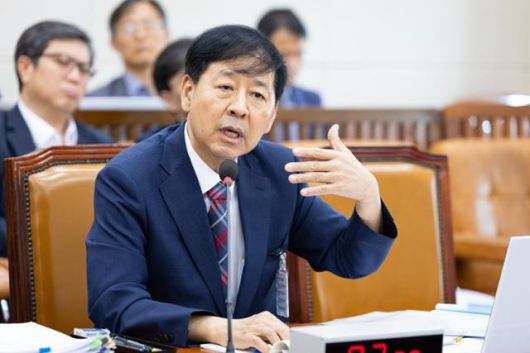 구윤철 부총리 겸 기획재정부 장관 후보자가 17일 국회 기획재정위원회에서 열린 인사청문회에서 의원 질의에 답하고 있다. 뉴스1