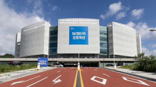 최근 문을 연 SK렌터카 오토옥션. 현대엘리베이터의 중고차 매매 시설인 '천안 오토아레나'를 사들인 뒤 리모델링을 거쳤다. SK렌터카 제공