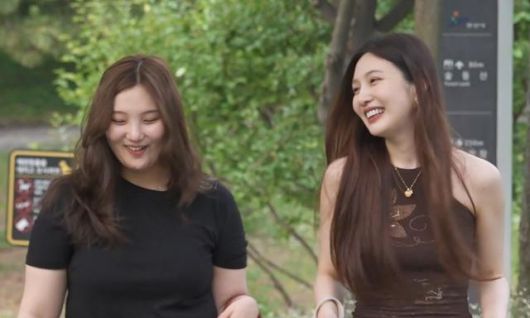 '나 혼자 산다'에서 조이(오른쪽)의 여동생이 공개된다. MBC 제공