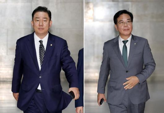 김병기(왼쪽 사진) 더불어민주당 대표 직무대행 겸 원내대표와 송언석 국민의힘 비상대책위원장 겸 원내대표가 18일 서울 여의도 국회 운영위원장실에서 열린 여야 원내대표 회동을 위해 이동하고 있다. 뉴시스