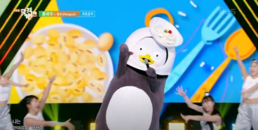 11일 KBS '뮤직뱅크'에서 신곡 '콩국수'를 부르고 있는 펭수. KBS 캡처