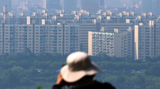지난달 1일 서울 성동구 응봉산에서 바라본 강남구 압구정동 현대아파트 일대. 뉴시스