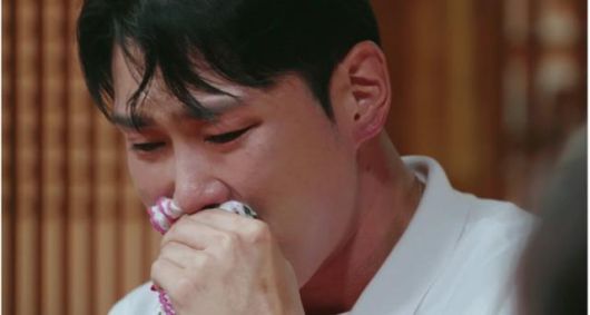 트로트 가수 고정우가 굴곡진 인생사로 인해 10년 째 우울증 약을 복용 중이라는 사실을 최초로 고백했다. MBN 제공