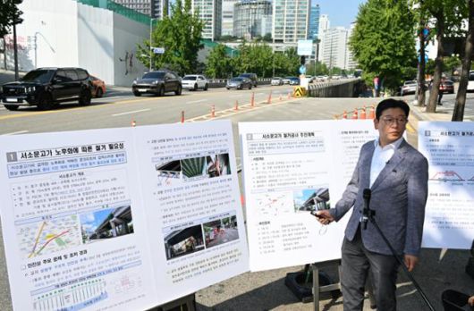 한병용 서울시 재난안전실장이 29일 중구 순화동 서소문고가차도 철거 현장 간담회에서 공사 내용을 발표하고 있다. 서울시 제공