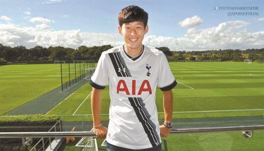 2015년 8월 토트넘이 공식 사회관계망서비스(SNS)에 이적 계약을 완료한 손흥민을 소개했다. 구단 SNS 캡처