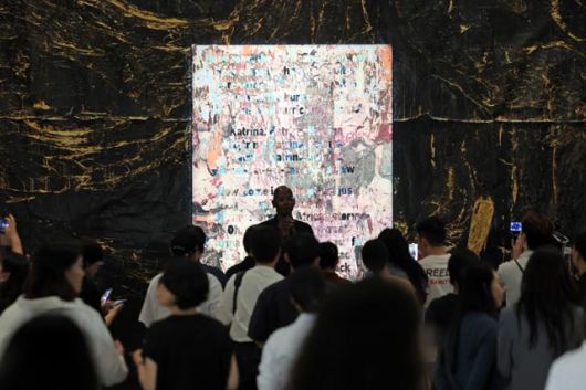 마크 브래드포드가 지난달 31일 서울 용산구 아모레퍼시픽미술관에서 기자간담회를 하고 있다. 뉴시스