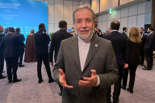 아바스 아라그치 이란 외무장관이 지난 6월 튀르키예 이스탄불에서 열린 이슬람협력기구(OIC) 외무장관 회의에서 기자들에게 이야기하고 있다. 이스탄불=AP 뉴시스