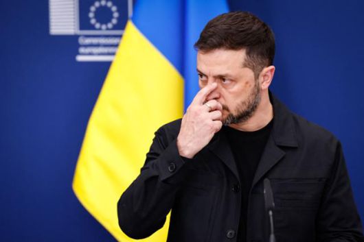 볼로디미르 젤렌스키 우크라이나 대통령이 벨기에 브뤼셀에서 열린 유럽연합 집행위원장과의 공동 기자회견에 참석하고 있다. 브뤼셀=AFP 연합뉴스