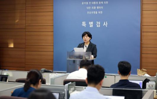 12·3 불법계엄 관련 내란·외환 사건을 수사하는 조은석 특별검사팀 박지영 특검보가 24일 서울 서초구 서울고검에서 브리핑을 하고 있다. 뉴스1