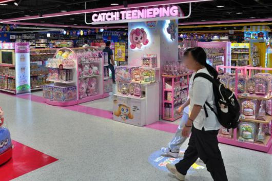 롯데마트 구리점 2층 토이저러스 점포에 숍인숍 형태로 입점한 캐치! 티니핑 매장 모습. 롯데마트 제공