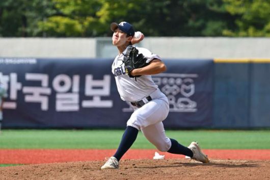 경남고 신상연이 29일 서울 목동구장에서 열린 제53회 봉황대기 전국고교야구대회 유신고와의 준결승전 5회초 역투하고 있다. 강예진 기자