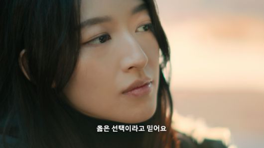 메이플은 '나는 생존자다'에서 자신의 JMS 성폭력 증언으로 추가 피해자가 생기는 것을 막았다며 옳은 선택이라고 믿는다고 말했다. 넷플릭스 캡처