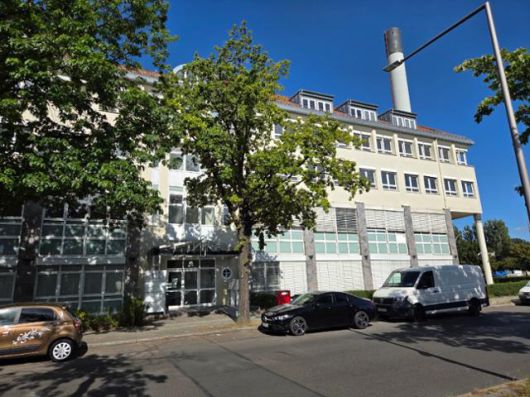 지난달 26일 독일 베를린 외곽에 위치한 극우 성향 AfD 당사. 5층짜리 건물 1층에 입주했지만 건물 외벽에 당사 로고는 없었다. 베를린=정승임 특파원