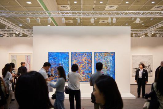 3일 서울 코엑스 하우저앤워스 부스에 걸린 프리즈 서울 2025 최고가 작품 마크 브래드퍼드의 'Okay, then I apologize'. 프리즈 제공