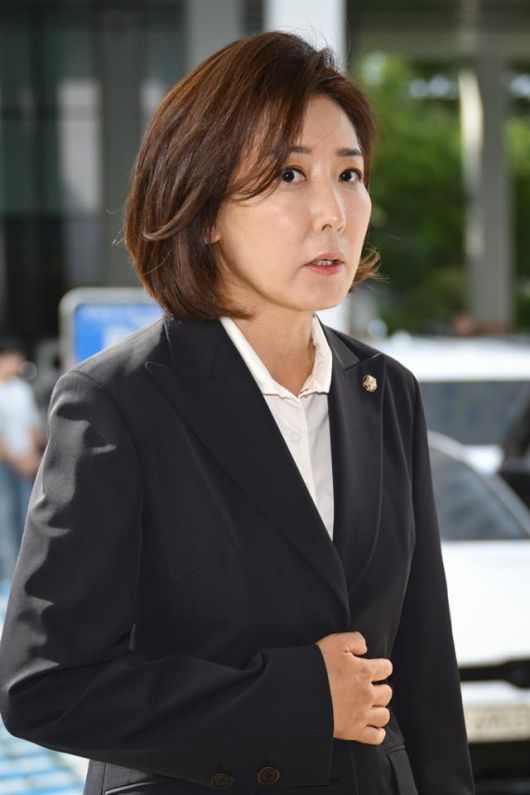 나경원 국민의힘 의원이 15일 서울 양천구 서울남부지법에서 열린 '국회 패스트트랙 충돌 사건' 관련 1심 결심 공판에 출석하고 있다. 하상윤 기자