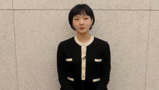 김고은이 제34회 부일영화상에서 여우주연상을 받았다. 생중계 영상 캡처