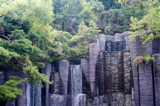경기 안양시 서울대 관악수목원 정문 앞 안양예술공원.