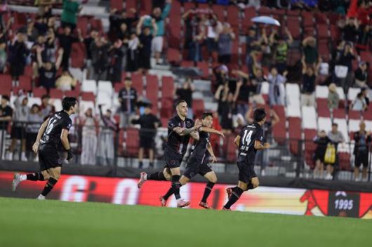 부천FC 선수들이 지난달 20일 부천종합운동장에서 열린 K리그2 2025 서울이랜드와 경기에서 바사니(왼쪽 두 번째)의 득점을 함께 기뻐하고 있다. 한국프로축구연맹 제공