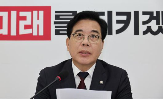 송언석 국민의힘 원내대표가 2일 국회에서 현안 관련 기자간담회를 하고 있다. 뉴시스