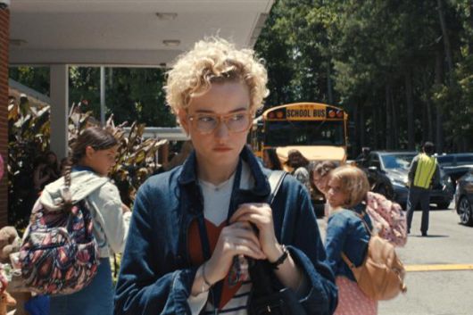 영화 '웨폰'에서 실종 학생들의 담임 교사 저스틴 역을 연기한 줄리아 가너. 워너브라더스 코리아 제공