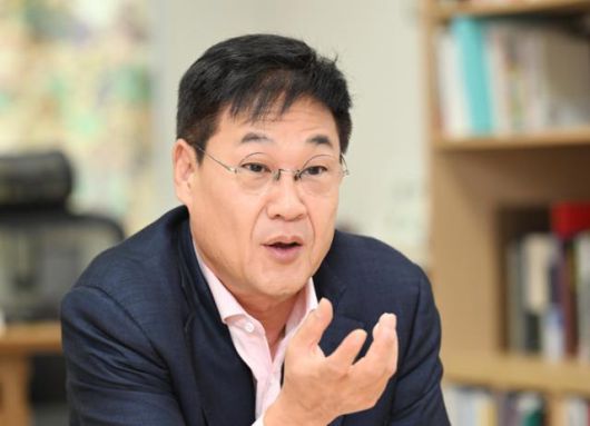 정문헌 서울 종로구청장이 지난달 29일 구청 집무실에서 본보와 인터뷰를 하고 있다. 홍인기 기자