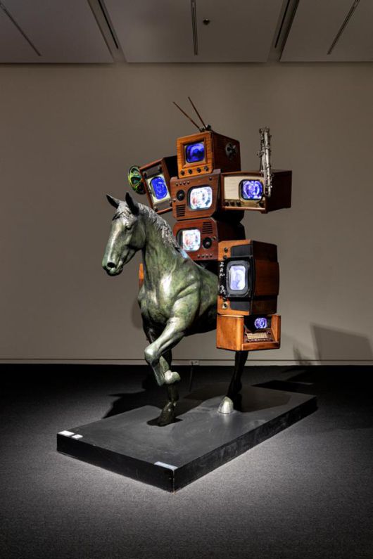경북 경주시 우양미술관에 전시된 백남준의 '고대기마인상'은 경주에서 출토된 신라의 기마 인물형 토기에서 착안한 작품이다. 우양미술관 제공