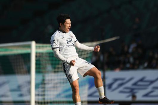 김천 상무의 이동경이 25일 전북 전주월드컵경기장에서 열린 2025 K리그1 전북 현대와의 경기에서 득점에 성공한 후 세리머니를 하고 있다. 한국프로축구연맹 제공