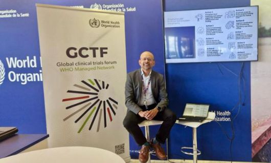 바시 무어티 세계보건기구(WHO) 수석과학자가 5월 스위스 제네바에서 진행된 세계보건총회에서 포즈를 취하고 있다. 바시 무어티 제공