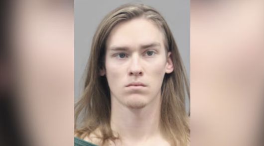 15일 미국 네바다주 헨더슨 경찰이 공개한 타일러 매튜 존스의 머그샷. 존스는 14일 라스베이거스의 한 도로에서 다른 차량과 추월 경쟁을 벌이다 상대방 차량에 총을 쏴 뒷좌석에 있던 11세 소년을 사망케 한 혐의로 경찰에 체포됐다. 헨더슨 경찰 제공