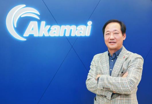 이경준 아카마이코리아 대표가 서울 테헤란로 사무실에서 AI에서 발생할 수 있는 보안 위험성에 대해 설명하고 있다. 아카마이코리아 제공